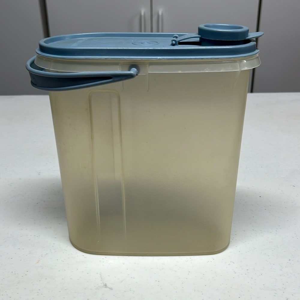 Vintage Tupperware Beverage Buddy 2 Qt Pitcher Blue Pour Seal Lid